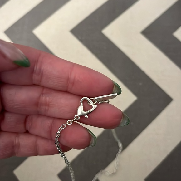 Silver heart necklace - Jennifer Lopez - Picture 3 of 5